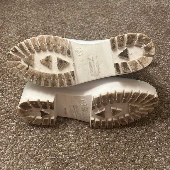 🍄 White Chelsea Boots - Picture 10 of 10